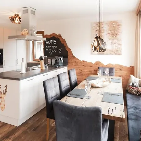 Elegant Near Wildkogel Arena Chalé *